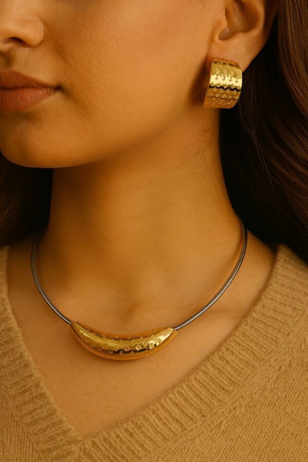 Golden Ember Textured Choker Set - Image 2